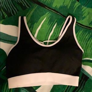 NWOT black and white sports bra 🖤